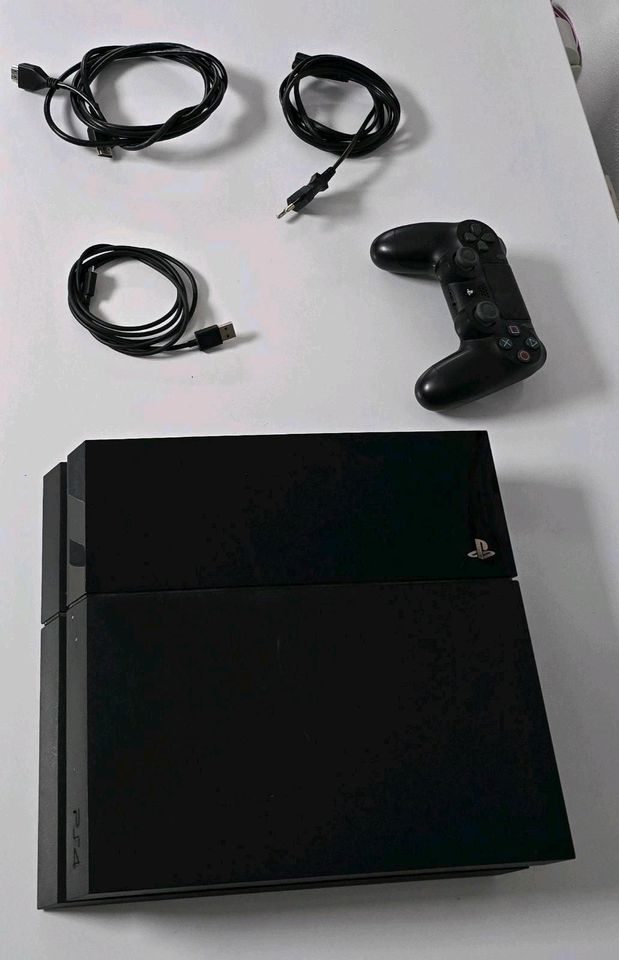 PS 4 - Playstation 4 - vom Erstbesitzer - alle Kabel + Controller in Schlaitdorf