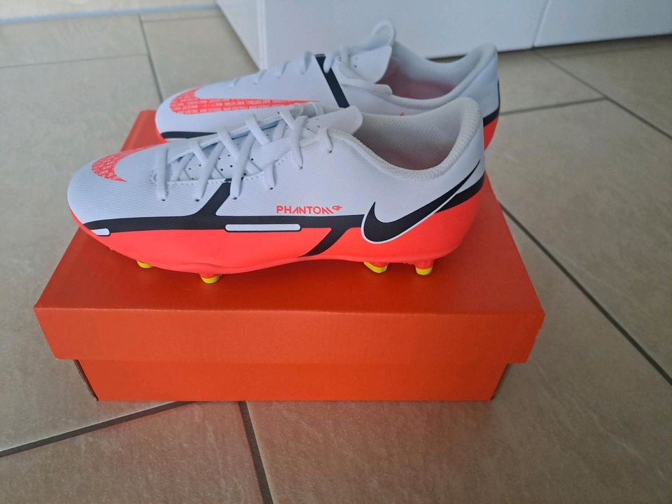 NEU Multifunktionsstollen Nike Phantom Gr.36.5 in Delmenhorst