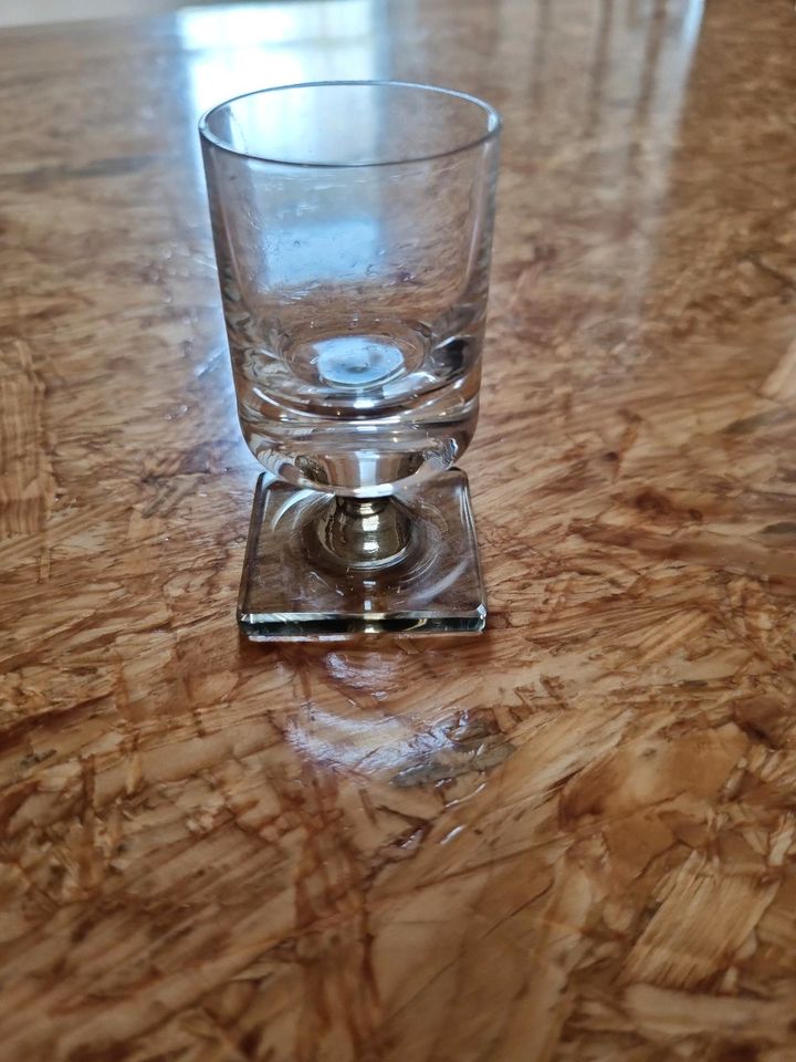 Verkaufe 6 Schnapsglas mit Rauchglasfuß Vintage in Eschenbach