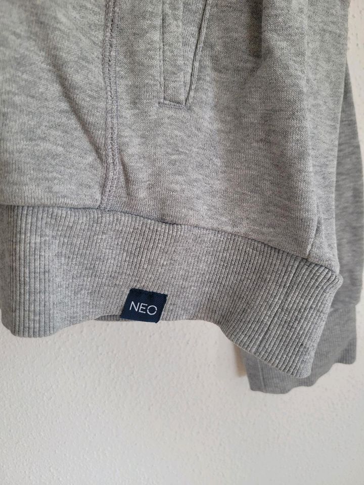 Hoodie, grau mit Print, Adidas Neo, XL, Kapuze und Taschen in Reisbach