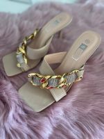 High Heels Sandaletten Gr.38 Beige mit Gold Kette und Strass Neu Hessen - Sinn Vorschau