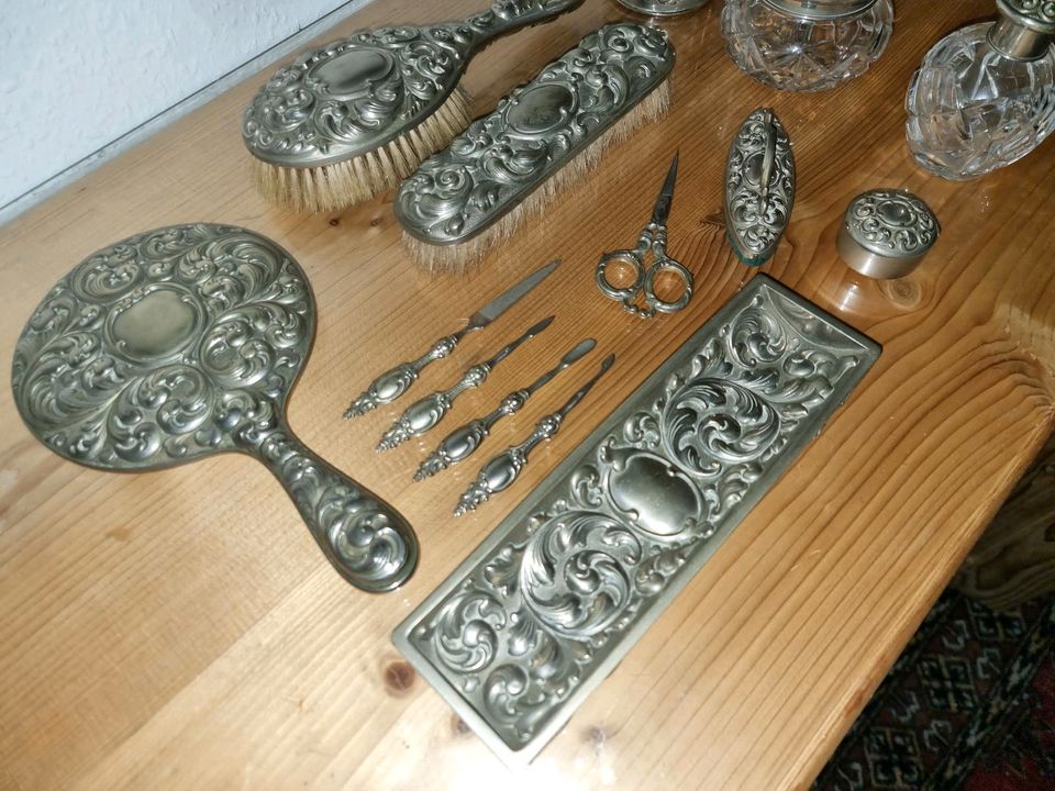 E.P.N. Antikes Jugendstil Toiletten Set Spiegel/Bürsten/Maniküre in Jork