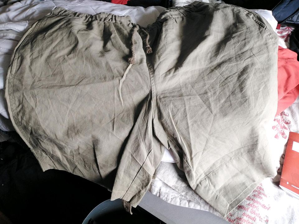 Leinenhose Shorts in Gr. 54 in Schöllkrippen