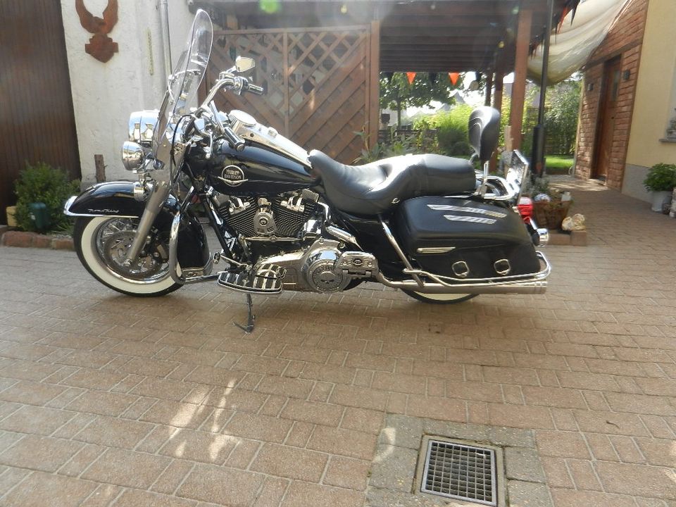 Harley Davidson RoadKing FLHRC in Hördt