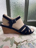 NEU!Leder Wildleder Sandalen 5 TH Avenue Größe 41 Hessen - Frankenberg (Eder) Vorschau