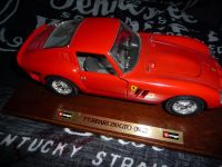 Ferrari 250 GTO, 1962, rot, 1:18, Bburago auf Holzplatte Altona - Hamburg Ottensen Vorschau