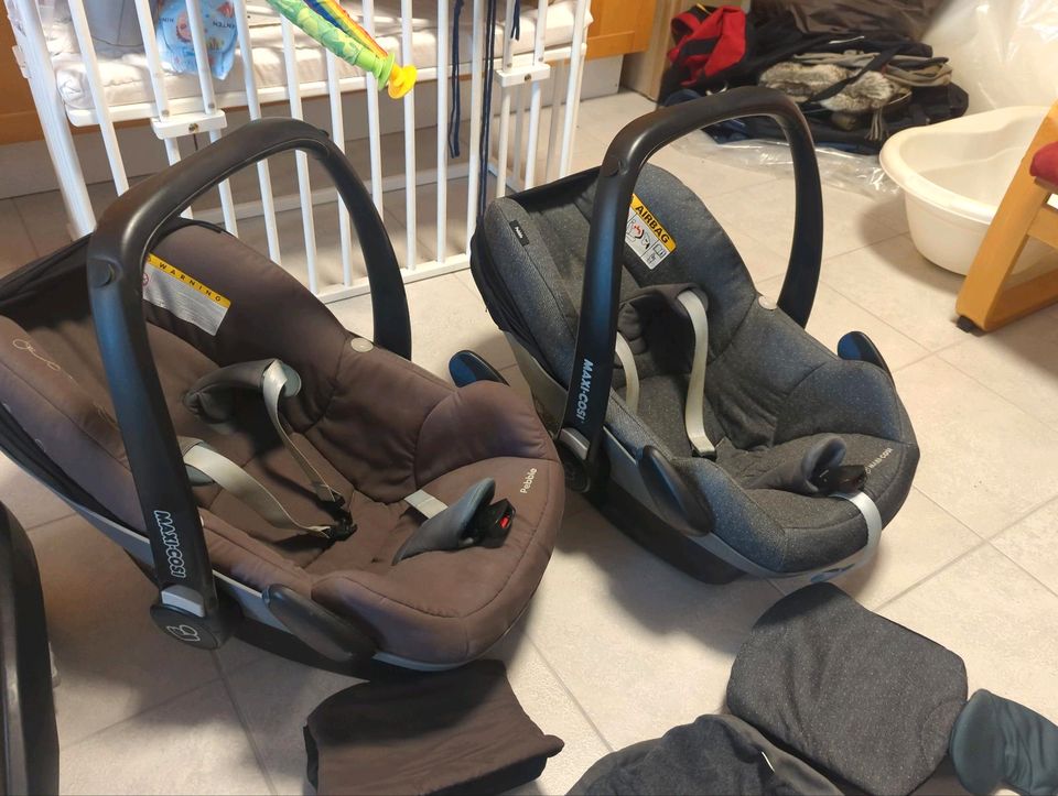 Maxi Cosi Pebble Familyfix Station Babyschale Isofix in Karlsdorf-Neuthard