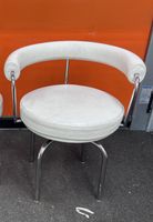 Cassina LC 7 Drehstuhl Hocker Sessel Leder weiß Le Corbusier Hessen - Offenbach Vorschau