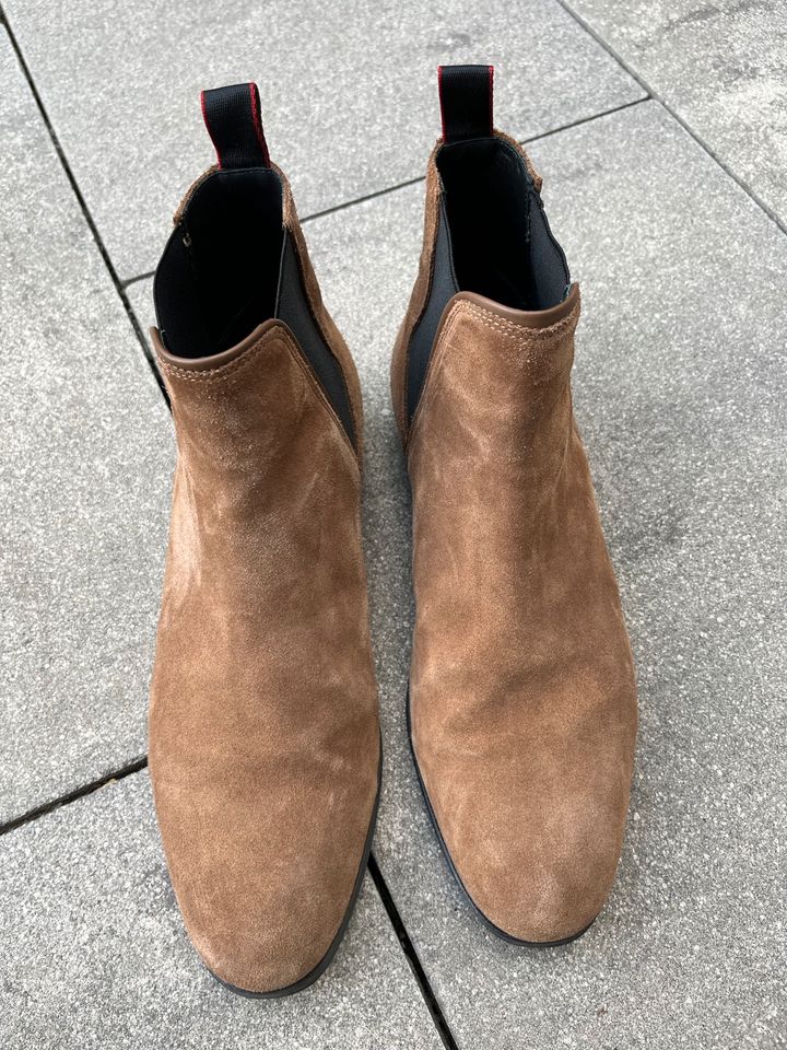 Neuwertige Chelseaboots Hugo Boss Männer in Nürnberg (Mittelfr)