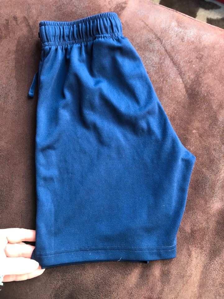 Shorts Sport H&M NEUw blau Basic 146/152 in Olching