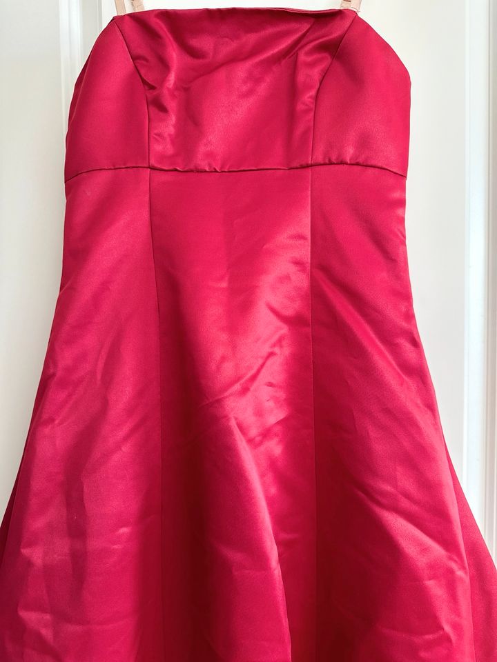 Ballkleid Gr. 38 (fällt kleiner aus), bodenlang, rot (Mariposa) in Frankfurt am Main