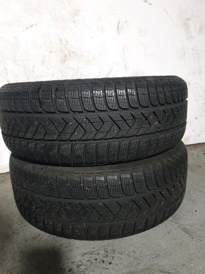 2 WINTERREIFEN PIRELLI 215 55 R17 94H DOT5015  Nr.657 in Wuppertal