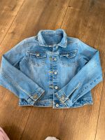 Guess Mädchen Jeansjacke 140 hellblau kurz Nordrhein-Westfalen - Dorsten Vorschau