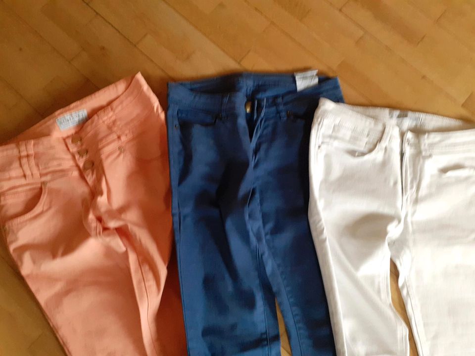 3 Jeans Größe S in Auerbach