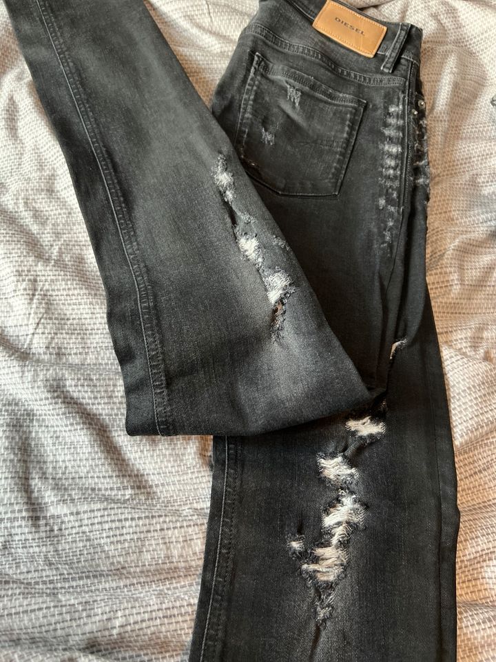 Diesel Jeans Destroyed S-M wie neu w 30 in Friedrichshafen