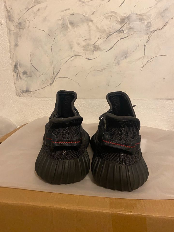 Yeezy Boost 350 V2 Schwarz Größe: 42 in Bad Hersfeld