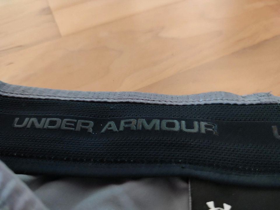 Under Armour Herren  kurze Hose/ Shorts  Gr.30 TOP! in Hanhofen