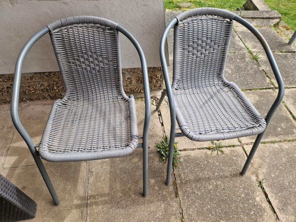 Zwei schöne Stühle für Balkon, Terrasse oder Garten, grau in Leipzig