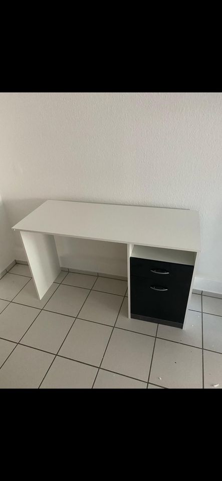 Schreibtisch, mit 1 Schubkasten und 1 Tür in Berlin
