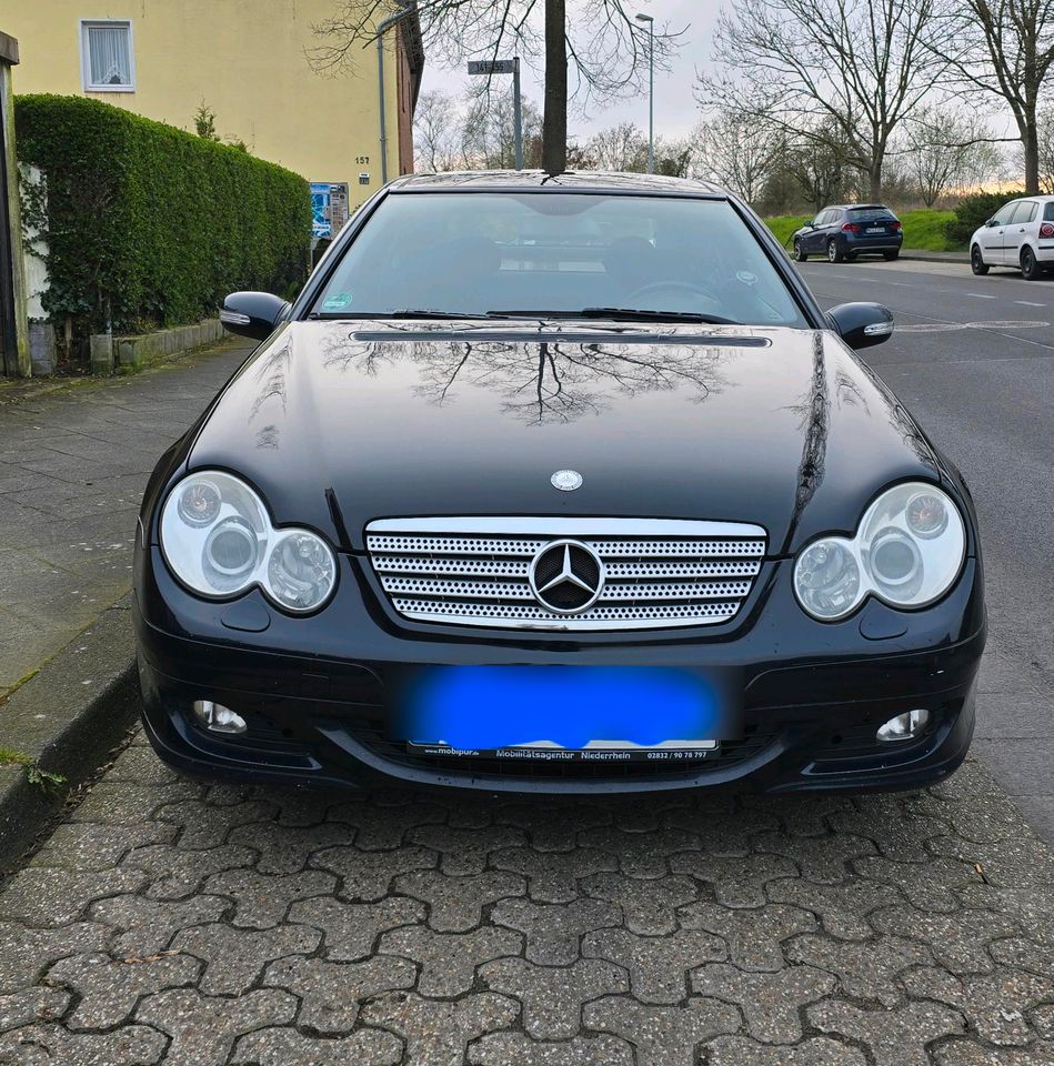 Mercedes C200 Coupé, Panoramodach, Xenonscheinwerfer in Mönchengladbach