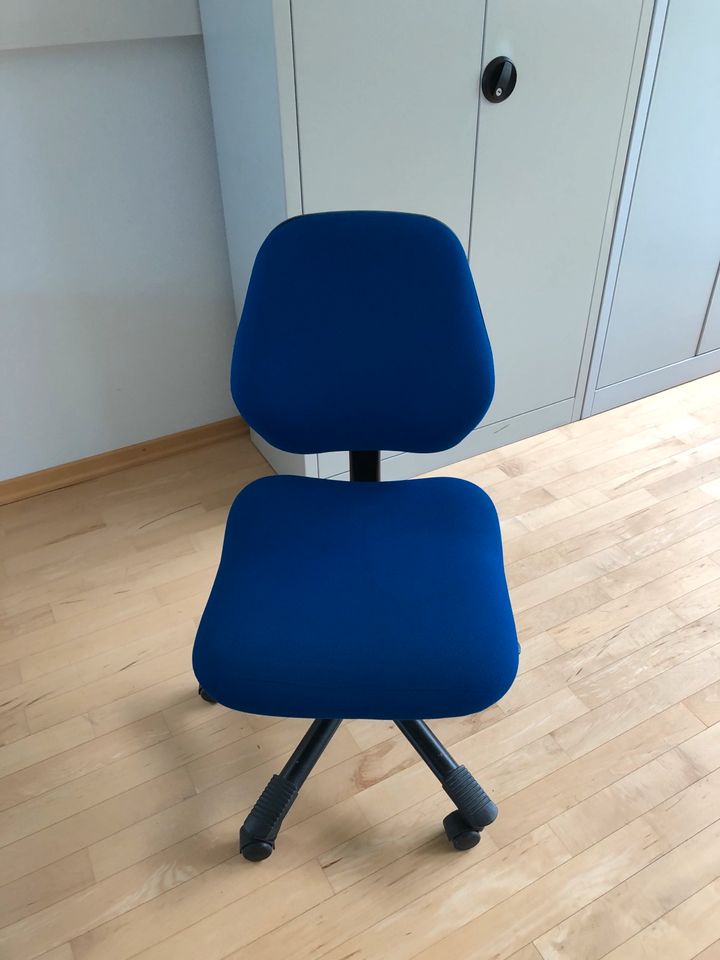 Bürostuhl zwei Stück blau in Eschbach