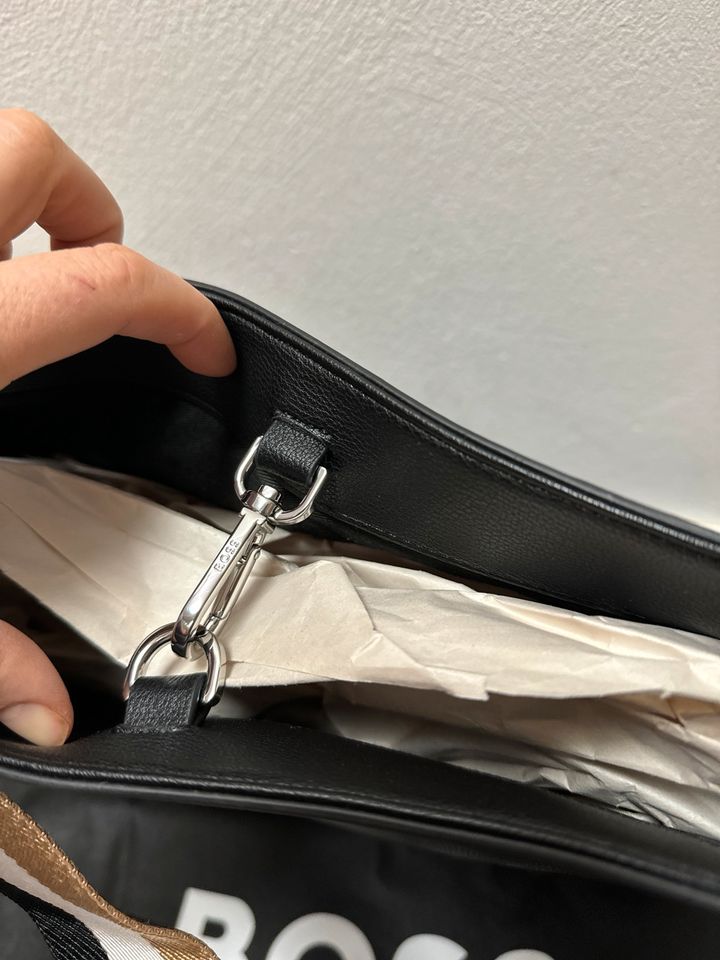 Boss  hobo shopper Handtasche schwarz Leder neu in Erlabrunn