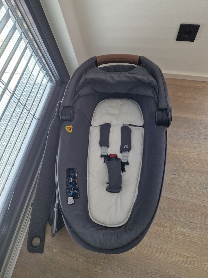 Maxi Cosi Jade Kinderwagenaufsatz Autositz Babyschale liegend in Amstetten
