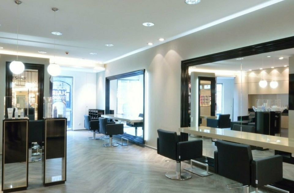 Friseur (m/w/d) in Köln gesucht | Douglas Store Schildergasse in Köln