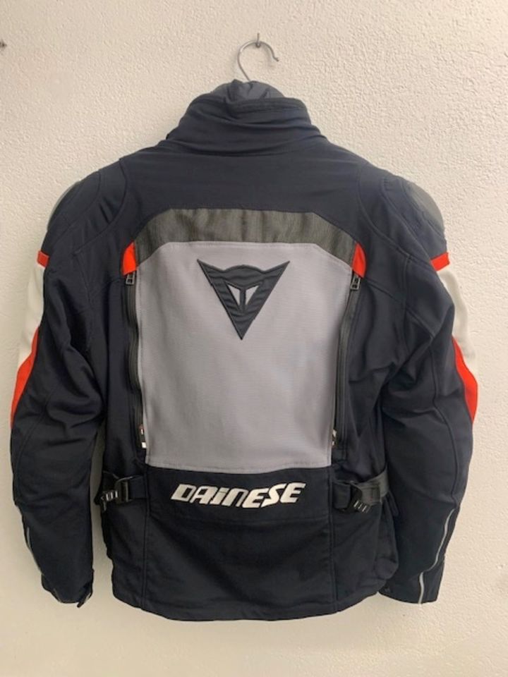 Motorradjacke Dainese in Perl