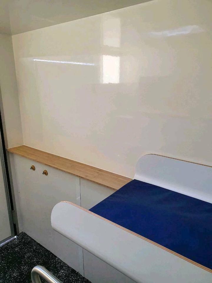 Barrierefreie Toilettenwagen Lokusdeluxe, Rollstuhlfahrer gerecht in Langerwehe