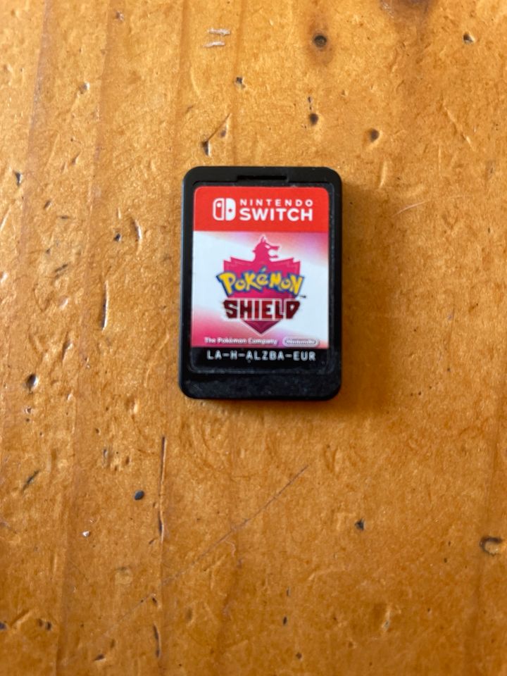 Pokémon Schild Nintendo Switch Spiel in Blumenholz