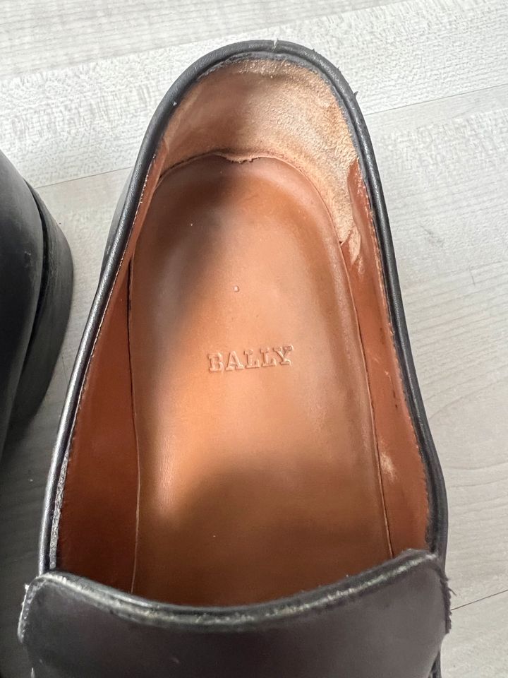 Schwarze Schuhe von Bally in Größe 10,5 in Erftstadt