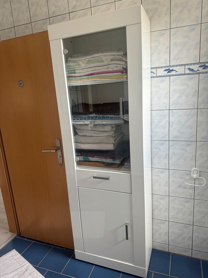Schrank wohnzimmer/Toilette in Duisburg