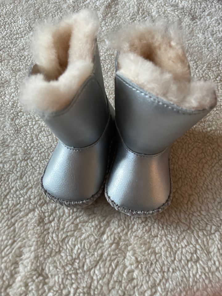 Ugg Stiefel silber Gr 16 neu ungetragen❗️ in Berlin