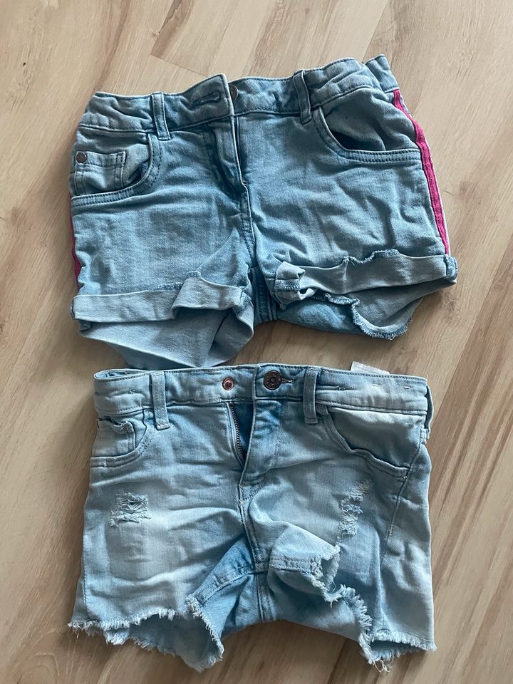 2 kurze jeanshosen in Leipzig