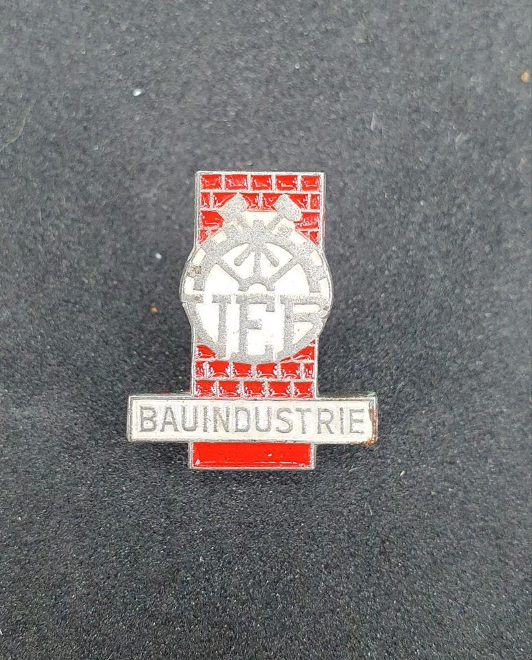 VEB Bauindustrie DDR   Abzeichen in Rüdersdorf