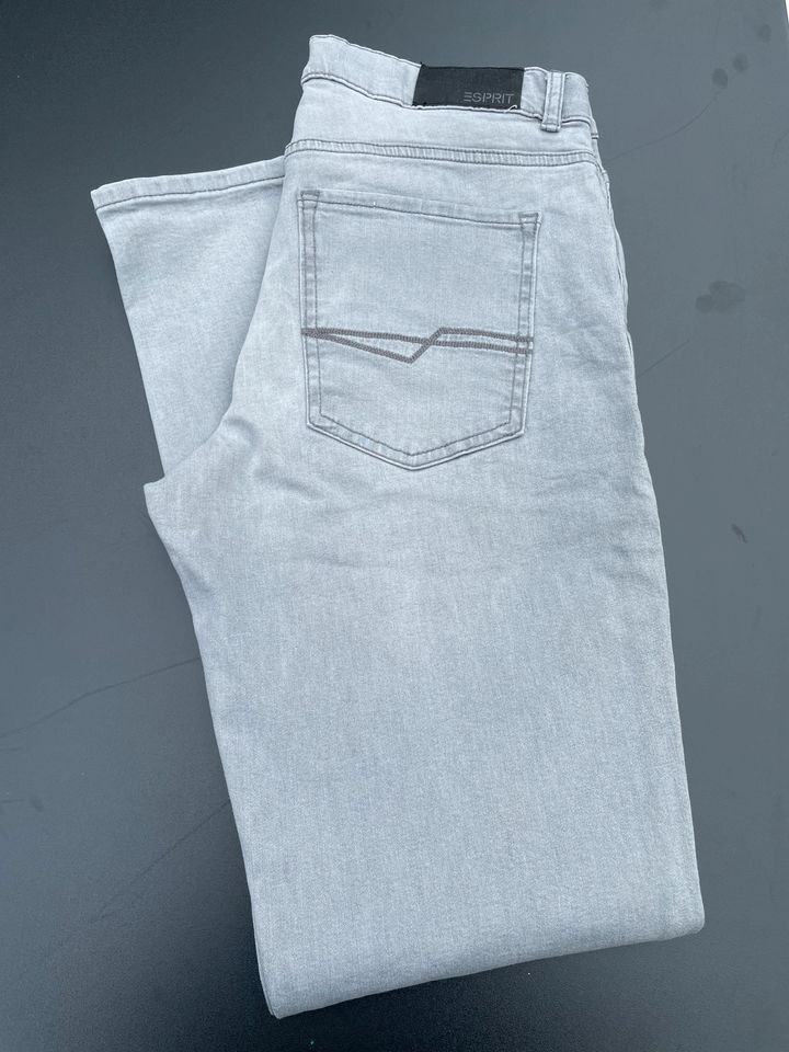 Jeans Esprit Junge Größe 170 in Osterburg