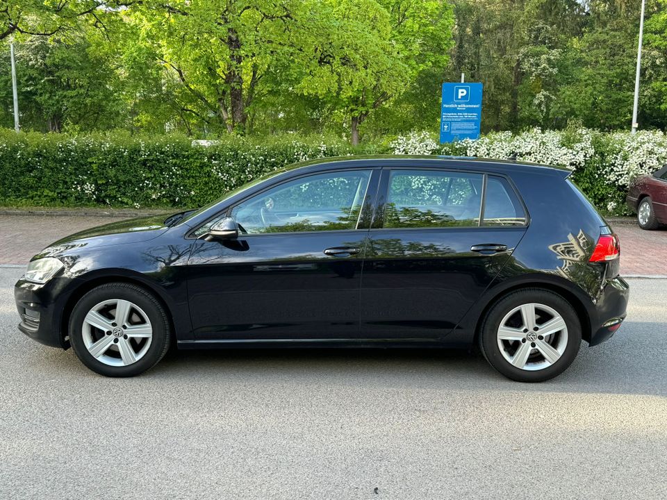 VW Golf VlI Volkswagen Golf 7 1.6 TDI DSG AUTOMATIK Leader in München