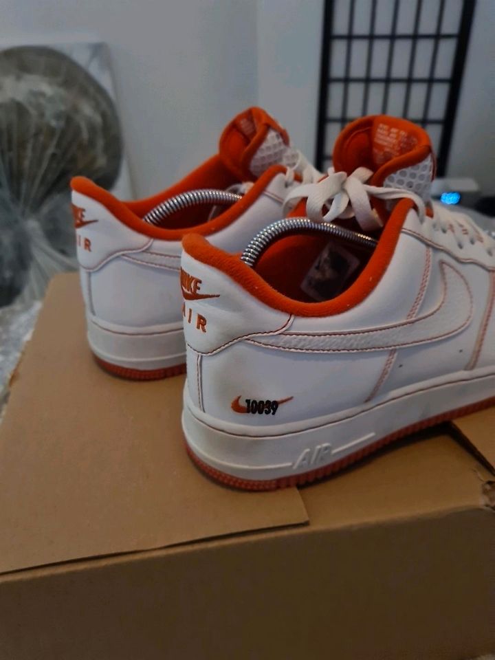 Nike LV 08 weiß/Orange 44,5 in Stuttgart