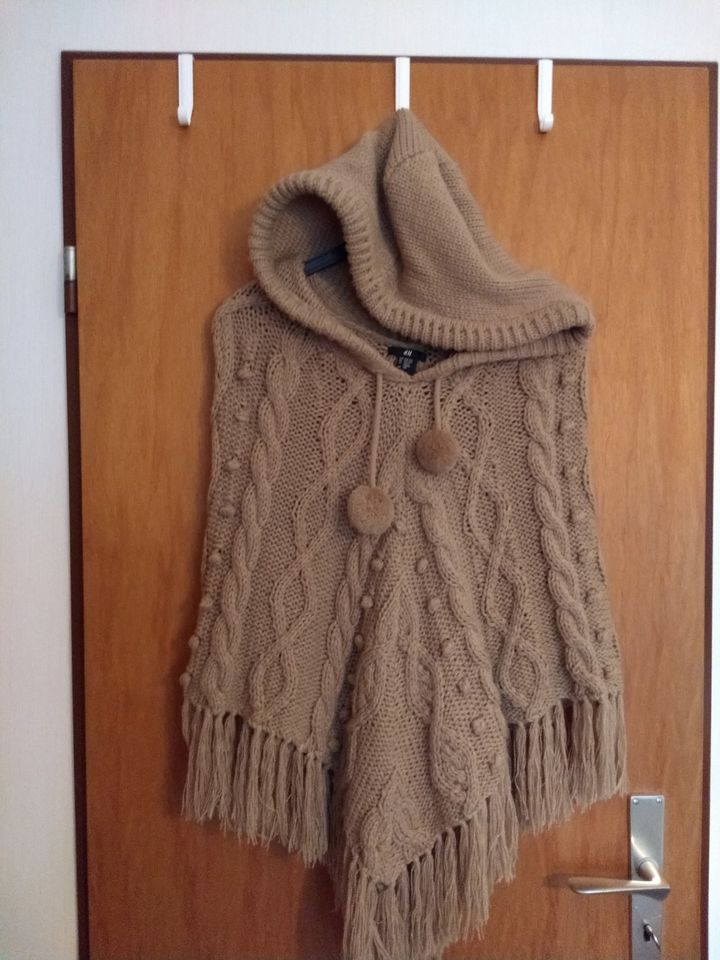 Poncho, Strickjacke, Pullover mit Kapuze von H&M Gr. S/M/L in Schwülper