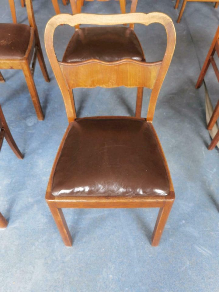 Alte vintage Holz Stühle im stylischer Design in Neubrandenburg