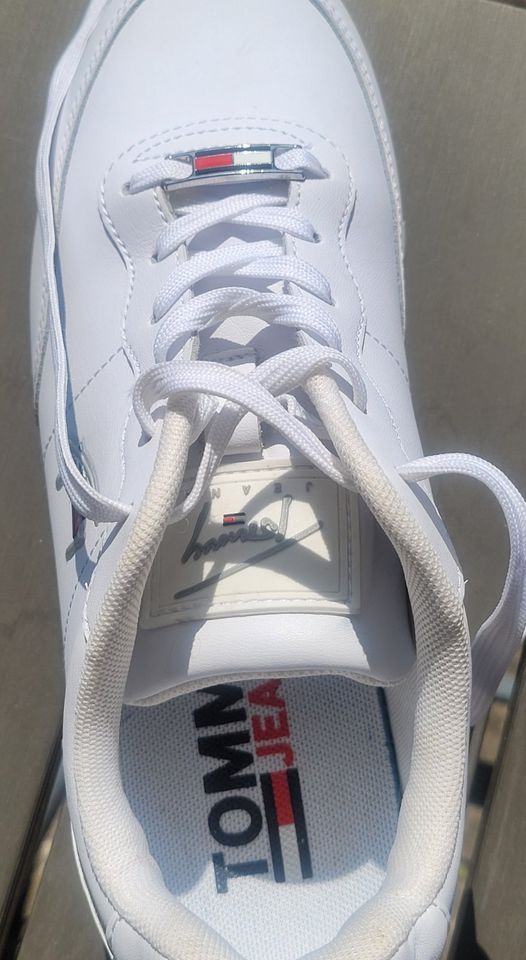 Tommy Hilfiger Schuhe Gr. 37 wie neu in Wenzendorf