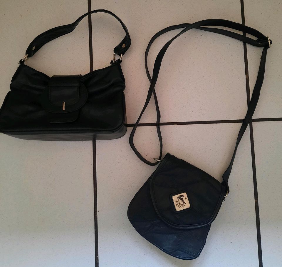 2 schwarze Handtaschen, klein in Bissendorf