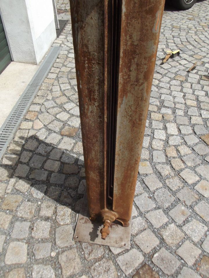 Heizkörper Gußeisen freistehend ca. 127 cm hoch in Burkhardtsdorf