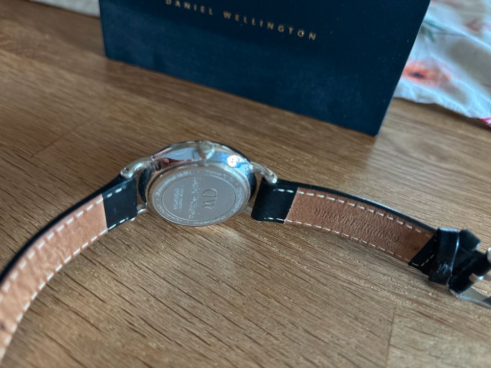 Daniel Wellington Damen Armbanduhr in Borken