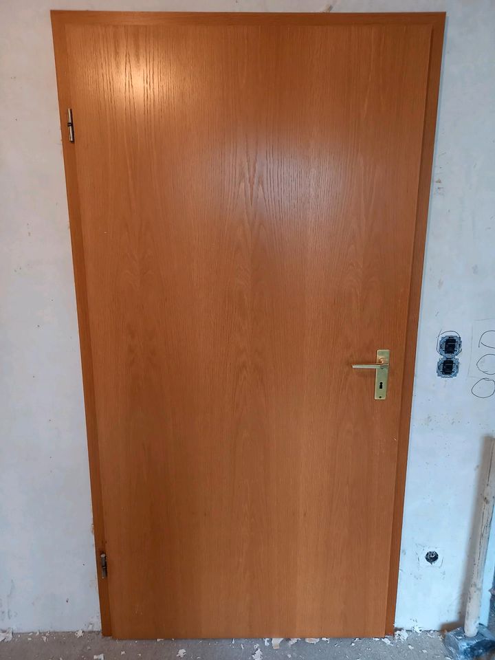 Drei Türen, unterschiedliche Größen, siehe Fotos in Oestrich-Winkel