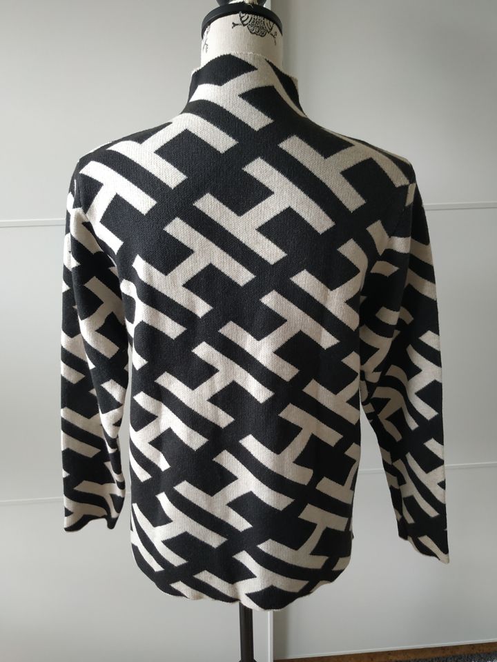 Italy Pullover Stehkragen schwarz weiß Muster weich S M Neu in Breitengüßbach