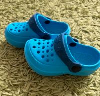 Kinder Bade Schuhe Clogs Hausschuhe Gr. 22 blau Nordrhein-Westfalen - Mönchengladbach Vorschau