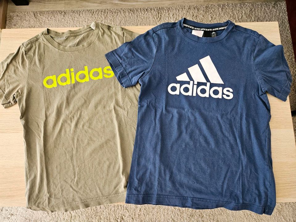 2 adidas T-Shirts Gr. 152 in Schwaig
