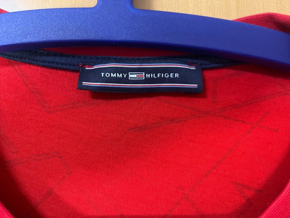 Herren T-Shirt Tommy  Hilfiger rot blau w neu Größe XL in Köln